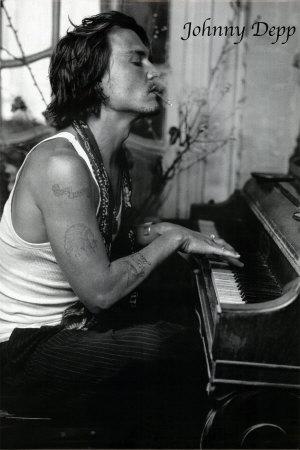 Johnny Depp Piano Picture. Johnny Depp « Diário de Bordo